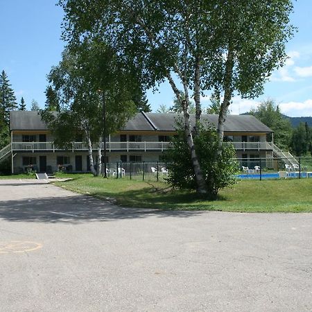 La Cuillere A Pot Hotel Saint-Donat-de-Montcalm Exterior photo
