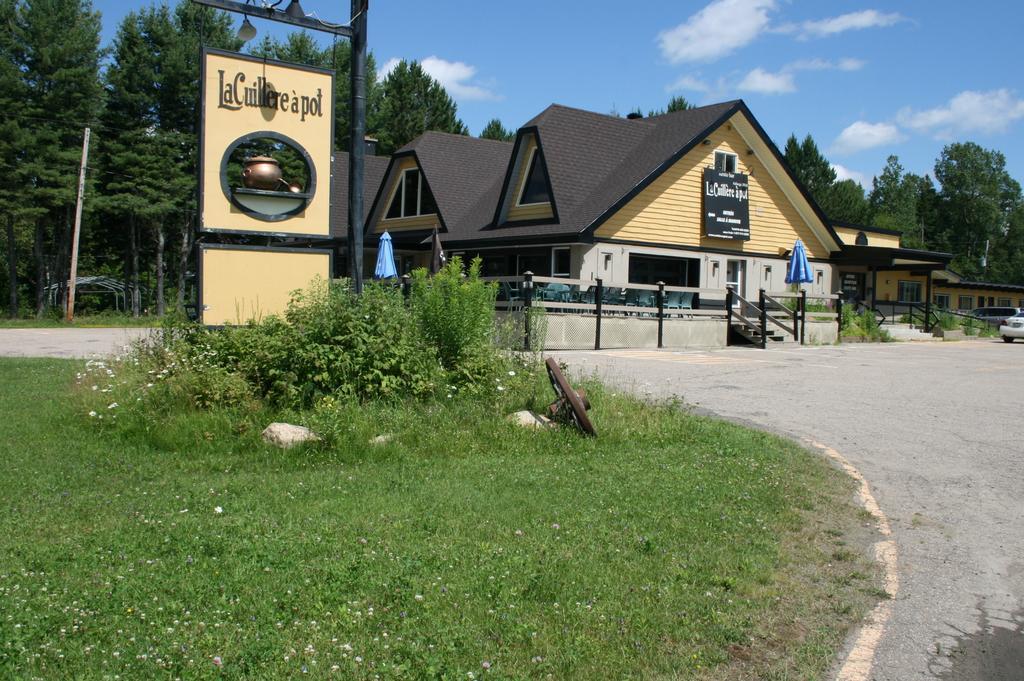La Cuillere A Pot Hotel Saint-Donat-de-Montcalm Exterior photo