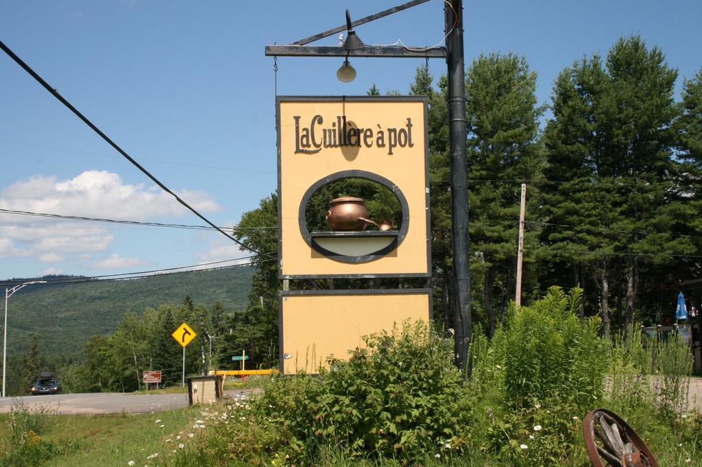 La Cuillere A Pot Hotel Saint-Donat-de-Montcalm Exterior photo