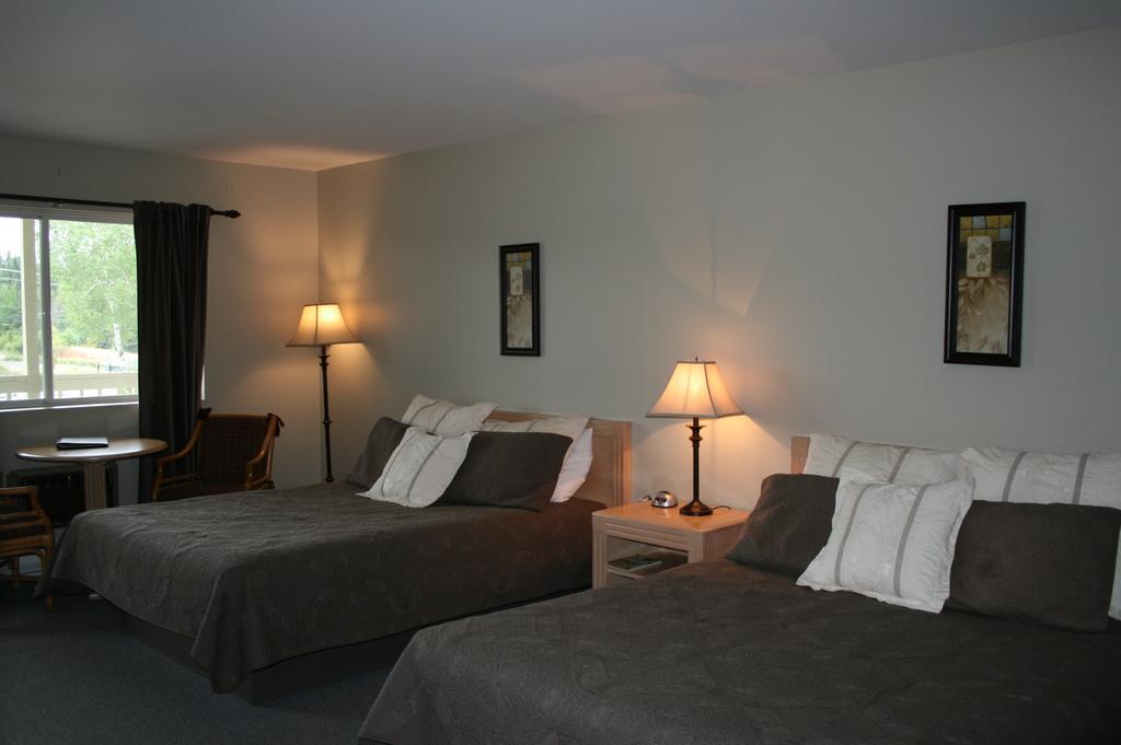 La Cuillere A Pot Hotel Saint-Donat-de-Montcalm Exterior photo