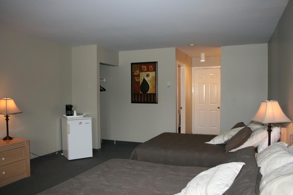 La Cuillere A Pot Hotel Saint-Donat-de-Montcalm Room photo