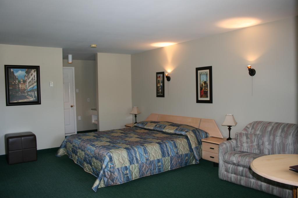 La Cuillere A Pot Hotel Saint-Donat-de-Montcalm Room photo