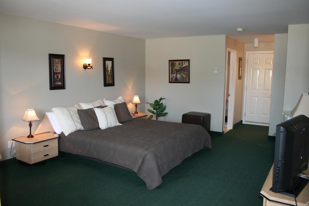 La Cuillere A Pot Hotel Saint-Donat-de-Montcalm Room photo