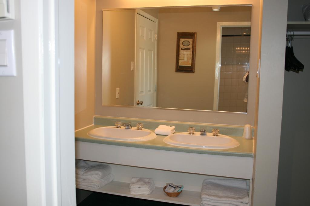 La Cuillere A Pot Hotel Saint-Donat-de-Montcalm Room photo